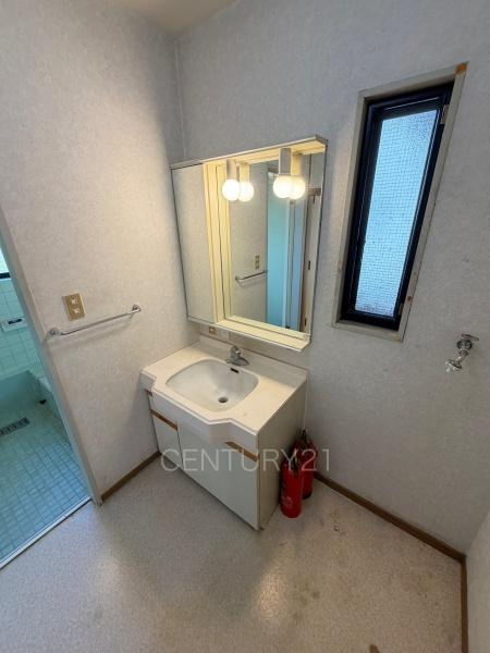 玉村町大字斎田中古住宅の独立洗面台