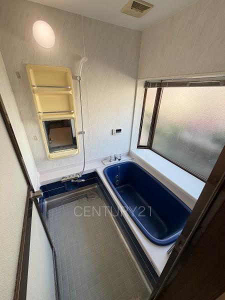 玉村町大字福島中古住宅の浴室|ゆったりと寛げる大型バスタブ。
足を伸ばしたまま入浴可能です。