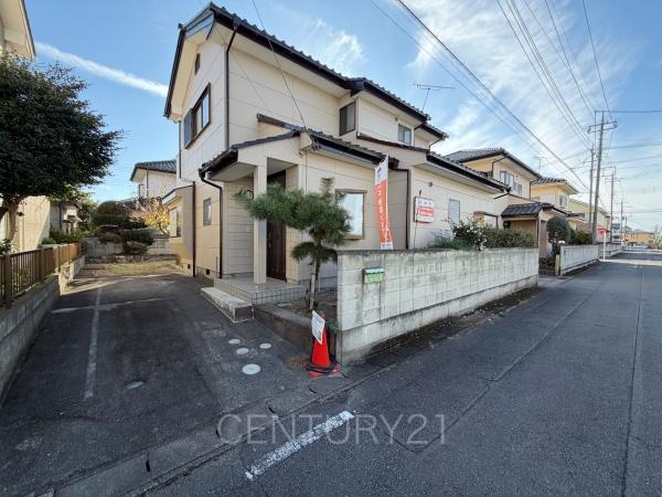 玉村町大字福島中古住宅の前面道路含む現地写真|通行者から目線が合いづらい立地条件です。