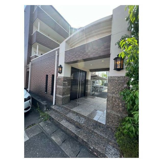 羽島市舟橋町本町５丁目のアパートのエントランス