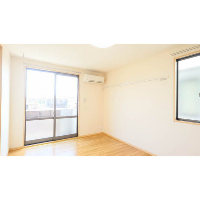 岐阜市水海道２丁目のアパートの居間・リビング