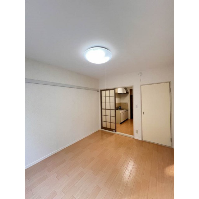 岐阜市長良のアパートの居間・リビング