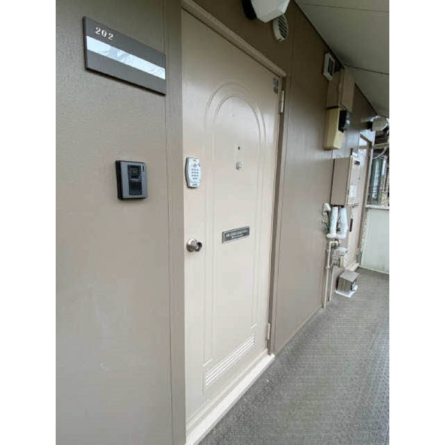 岐阜市三田洞東５丁目のアパートの玄関