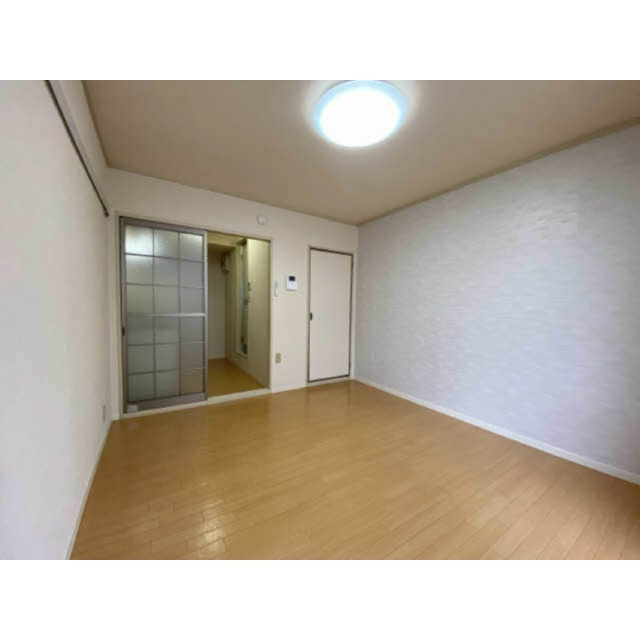 岐阜市三田洞東５丁目のアパートの居間・リビング