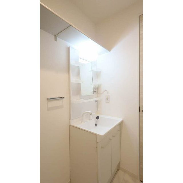 岐阜市芋島４丁目のアパートの洗面所