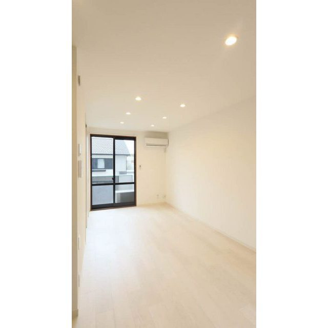 岐阜市芋島４丁目のアパートの居間・リビング