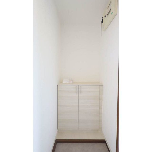 岐阜市芋島４丁目のアパートの玄関