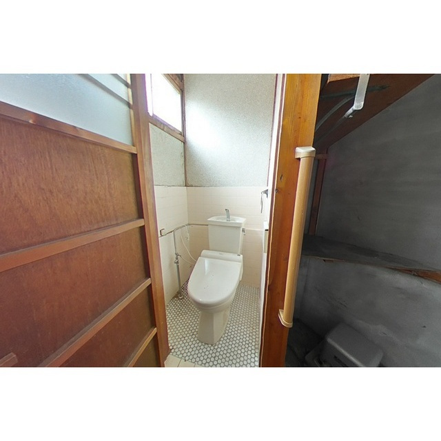 岐阜市千手堂南町１丁目の一戸建てのトイレ