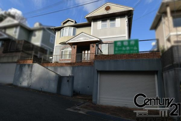 香芝市尼寺３丁目の中古一戸建の駐車場|■現地撮影写真■ガレージ完備で雨の日も安心です！