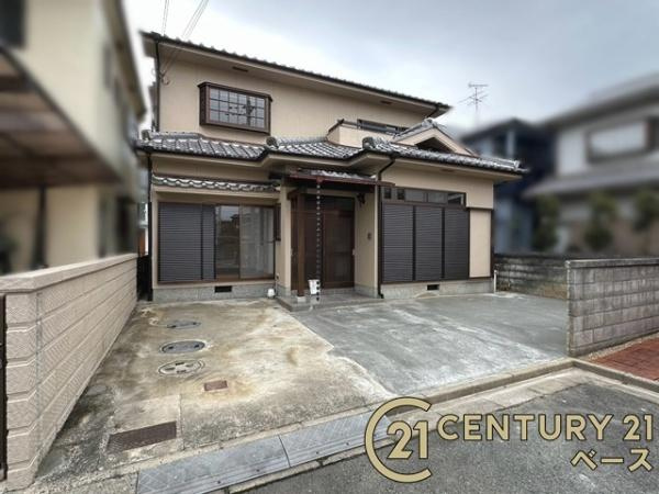 香芝市逢坂４丁目　一戸建の駐車場|■現地撮影写真■広々とした駐車スペースを完備！もう１台分増設工事予定！