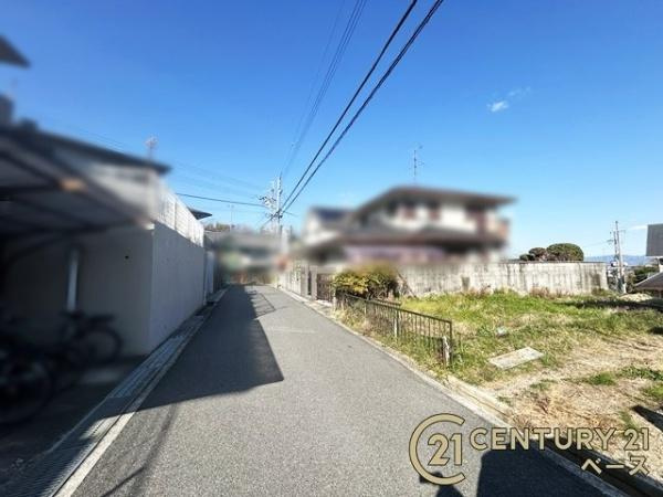 生駒郡三郷町信貴ケ丘３丁目の売地の前面道路含む現地写真|■現地撮影写真■前面道路約４.６ｍでお車の出し入れも楽々！