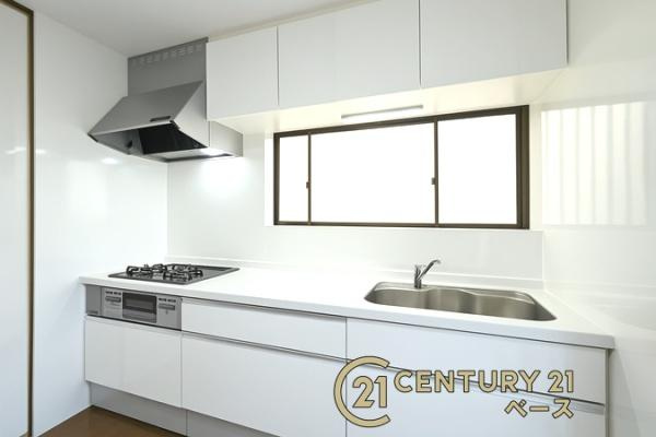 生駒郡三郷町立野南３丁目の中古一戸建のキッチン|■現地撮影写真■収納力と使いやすさを追求したキッチンです！