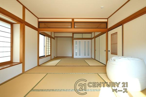 生駒郡三郷町立野南３丁目の中古一戸建の和室|■現地撮影写真■２部屋続きの和室は襖を開けると開放的です！

