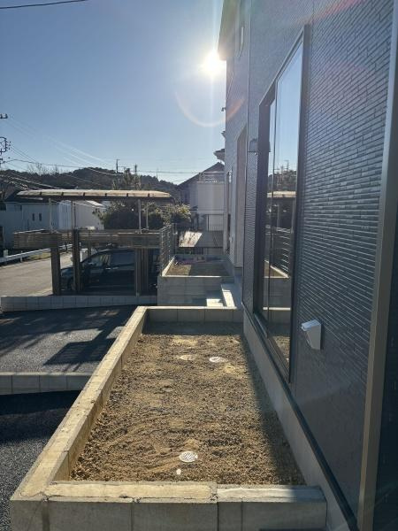 豊田市野見山町第5　全2棟・2号棟の庭|ウッドデッキやBBQ。想像が膨らむお庭