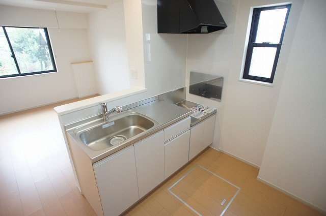 ファインハウスのキッチン|コンパクトなキッチンで掃除もラクラク