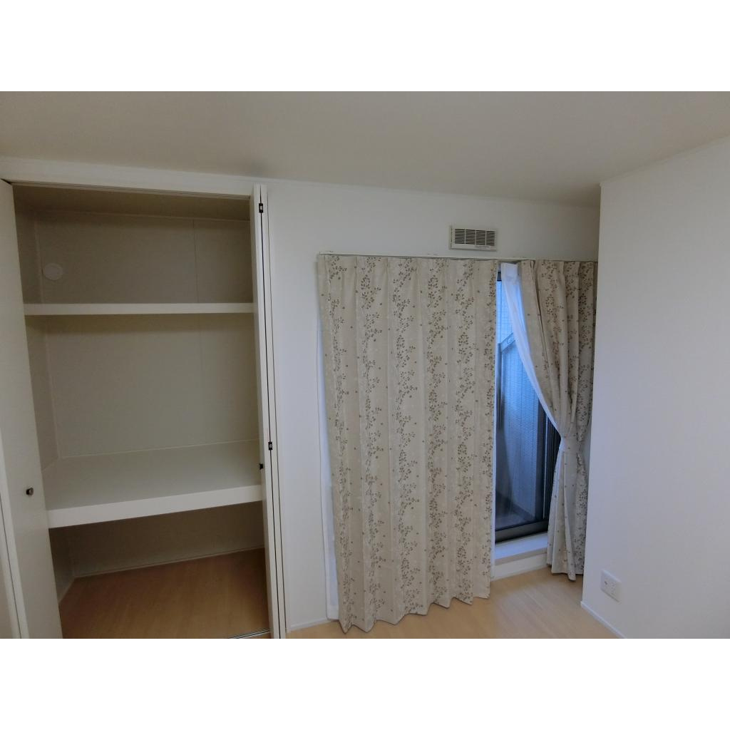 アドニスコート堺の居間・リビング|洋室