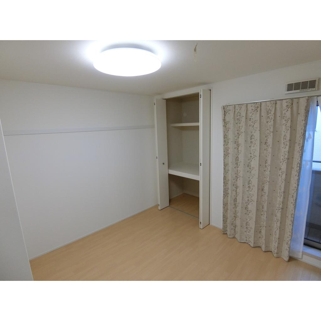 アドニスコート堺の居間・リビング|洋室