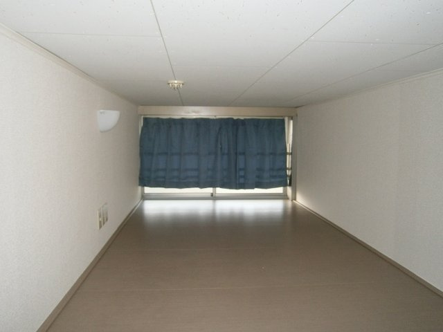 レオパレス中居のその他|ロフトにも窓があり、通気に便利です