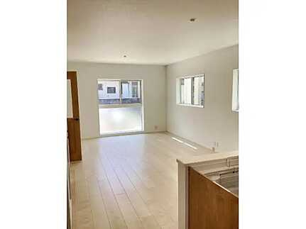 広島市安佐南区亀崎２丁目　新築一戸建て(全2棟)の居間・リビング