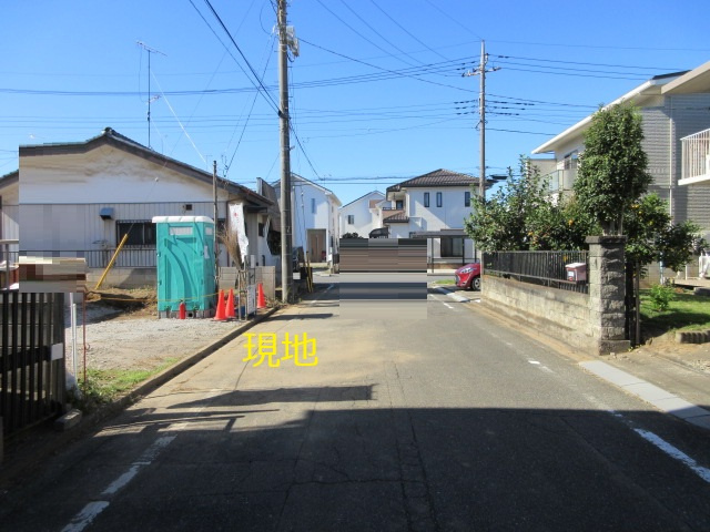 【仲介手数料無料】新築戸建　深谷市岡里7-17（全1棟オール電化住宅）の前面道路含む現地写真