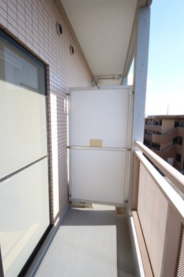 【バルコニー】 | Casa de Todos 鴻巣 | ※同タイプの別の部屋の写真です。