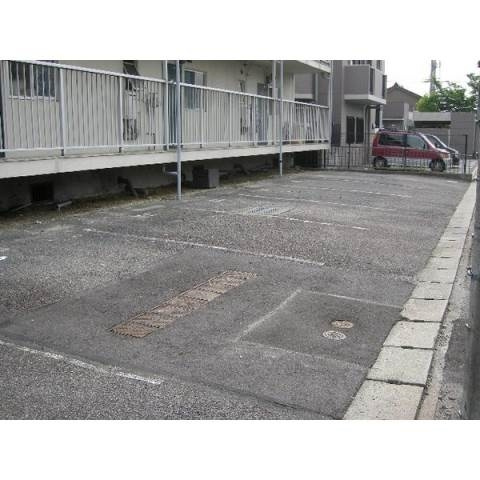 コーポひまわり（井ノ口町）の駐車場