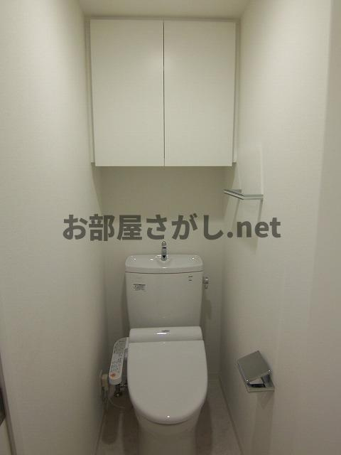 PREMIUM CUBE目黒東山♯ｍｏ【12月中旬入居可】のトイレ|明るい色調の室内です