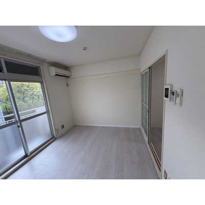 【居間・リビング】 | レピュート高岡B | 居間です