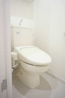 【トイレ】 | リブリ・ルームス弁天3-Ⅳ | 清潔感のあるトイレです