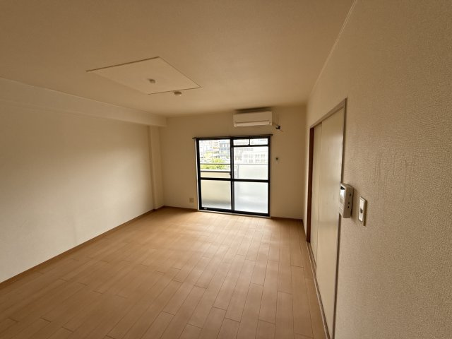 フラッツ・アイの洋室