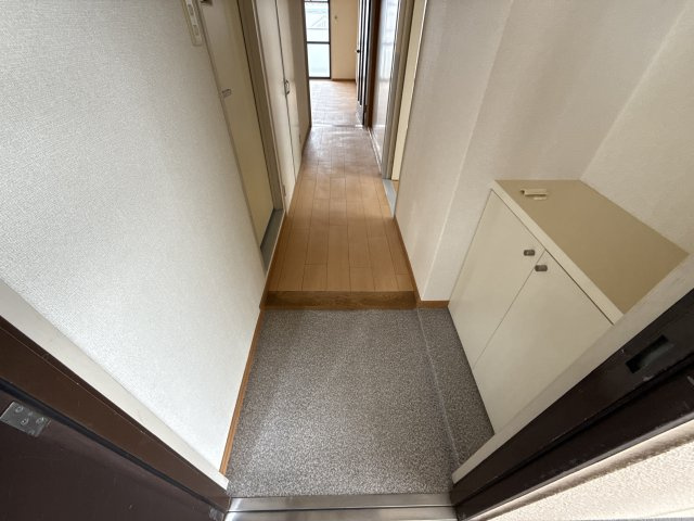 フラッツ・アイの玄関