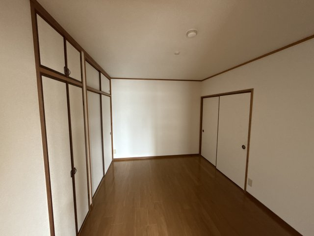 フラッツ・アイの洋室