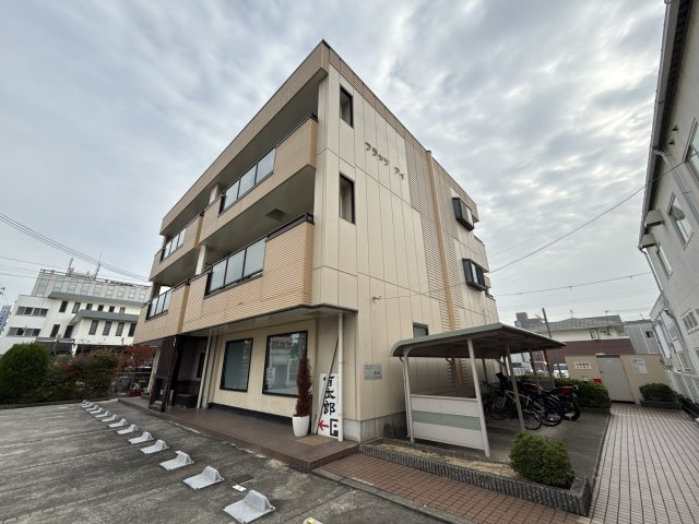 フラッツ・アイの外観