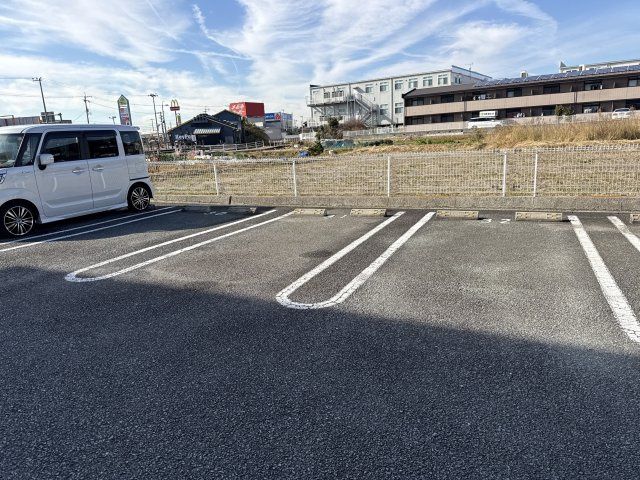 メゾン　ド　リジェールＮの駐車場