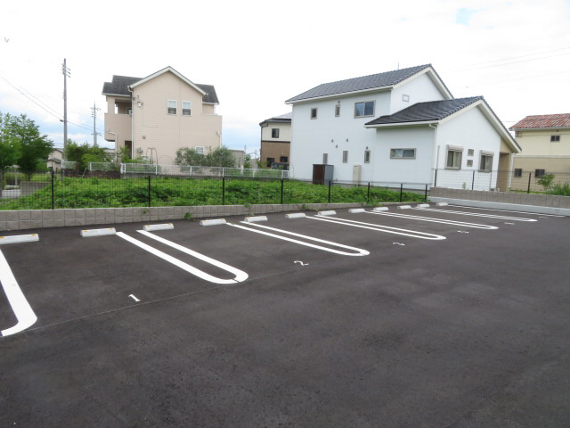 ハイム　ルーエの駐車場