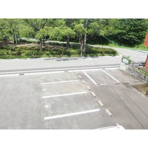 サンライズシミズの駐車場