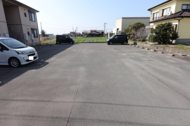 シャーメゾン桑野の駐車場|駐車場があるので、車を買う予定の方も安心です