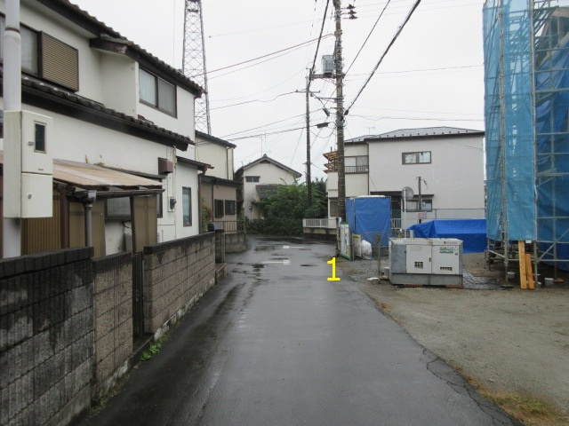 【仲介手数料無料】新築戸建　東松山市美土里町6-11（全2棟）の前面道路含む現地写真