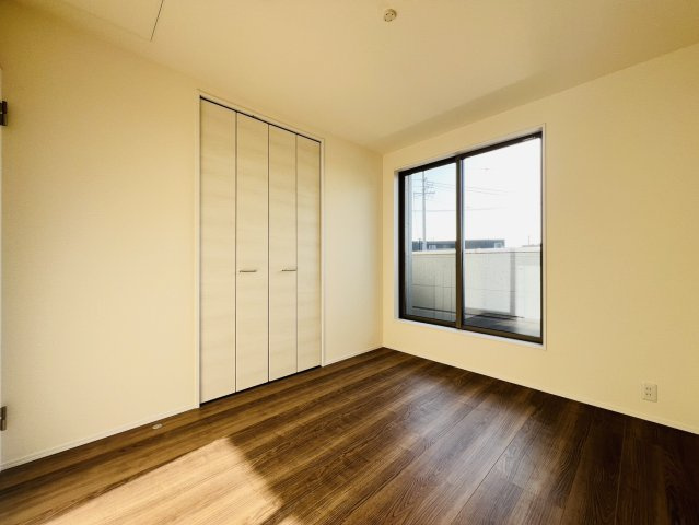 碧南市堀方町2丁目32番地7『仲介手数料無料』新築戸建ての洋室