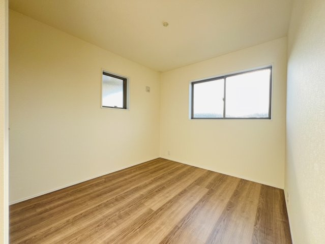 碧南市堀方町2丁目32番地7『仲介手数料無料』新築戸建ての洋室