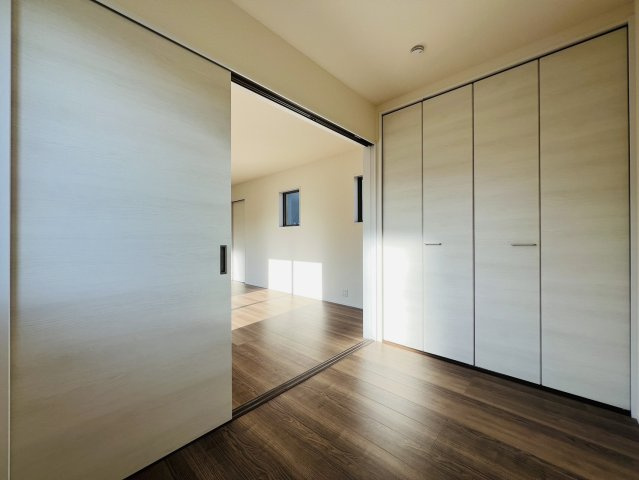 碧南市堀方町2丁目32番地7『仲介手数料無料』新築戸建ての洋室