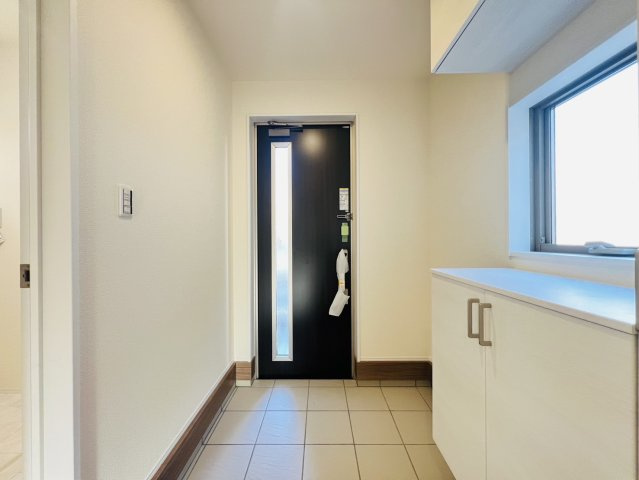 碧南市堀方町2丁目32番地7『仲介手数料無料』新築戸建ての玄関