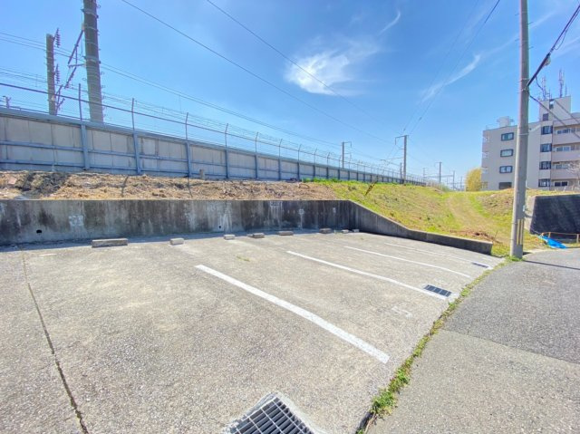 ユニックス神戸西の駐車場