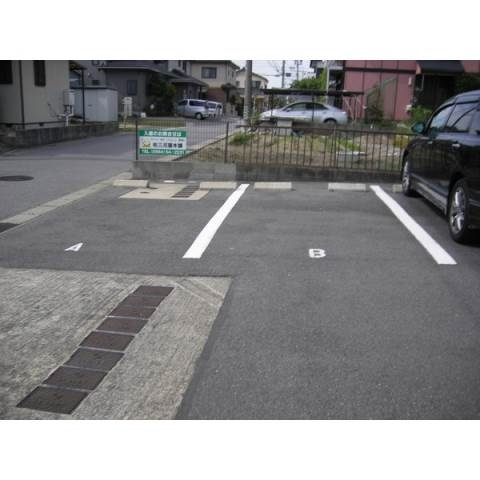 コーポむつみⅡの駐車場