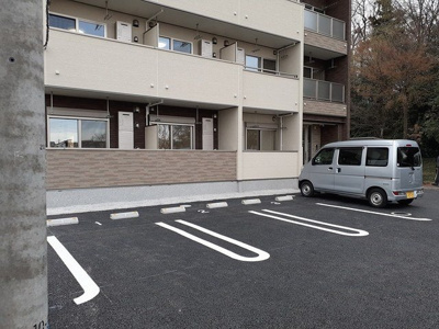 【駐車場】 | エレガンテ | 駐車場に車を止められます