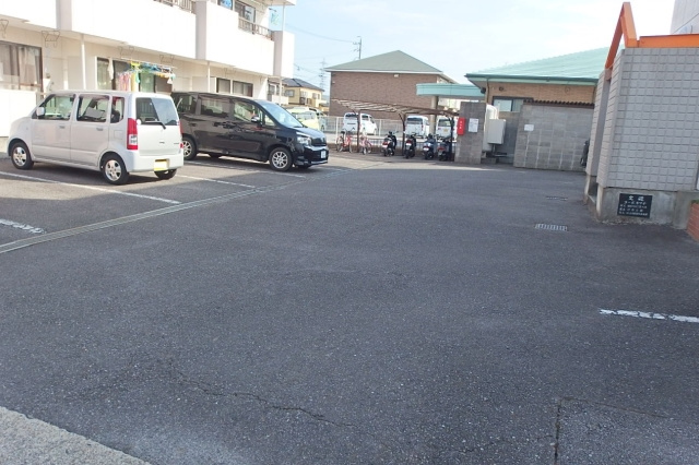 コーポカワチＡの駐車場