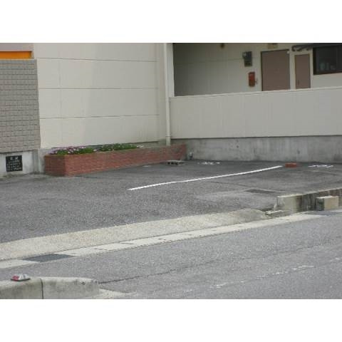 コーポカワチＡの駐車場