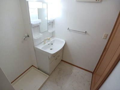 【洗面所】 | サンリットヒル赤坂Ａ | 脱衣スペースもあります