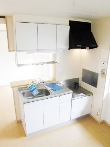 レジデンスＮ．Ⅲのキッチン|コンパクトなキッチンで掃除もラクラク