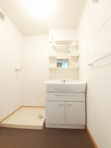 ひまわり　Ｃの洗面所|脱衣スペースもあります